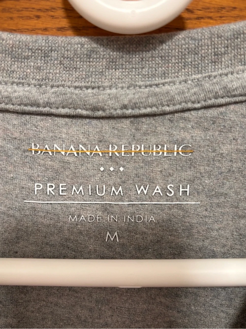 Banana Republic Gray Graphic Vintage 90’s Globe Crew Neck Tee. Sz M. NWOT